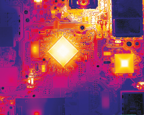 court-circuit électronique à la caméra thermique